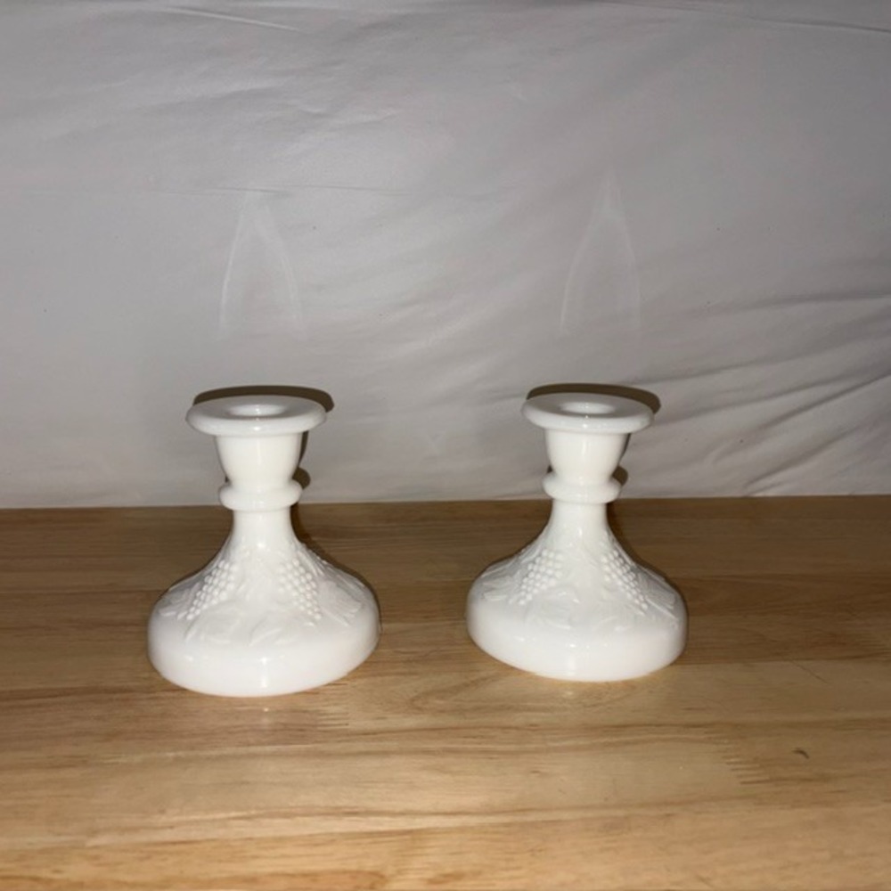 L.E. Smith Vintage Milk Glass Candlestick Holders Grapevine Harvest White Pair